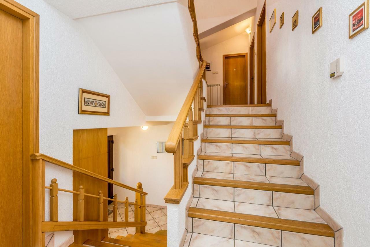 Apartment Karmel Viskovo